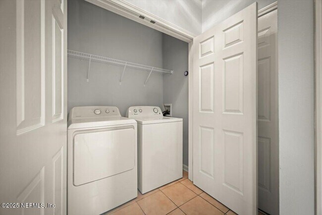 Building Photo - 7990 Baymeadows Cir E