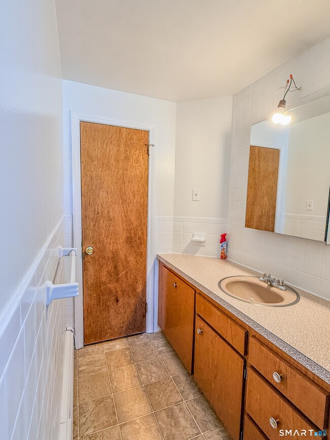 Building Photo - 162 Jubilee St