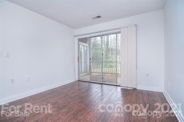 Building Photo - 2500 Cranbrook Ln