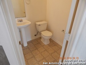 Building Photo - Over 3000 Sq ft 4 bedrooms 2.5 bath- Near ...