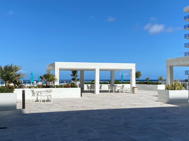 Building Photo - 3450 S Ocean Blvd