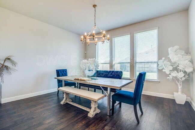 Building Photo - 736 Sterling Dr