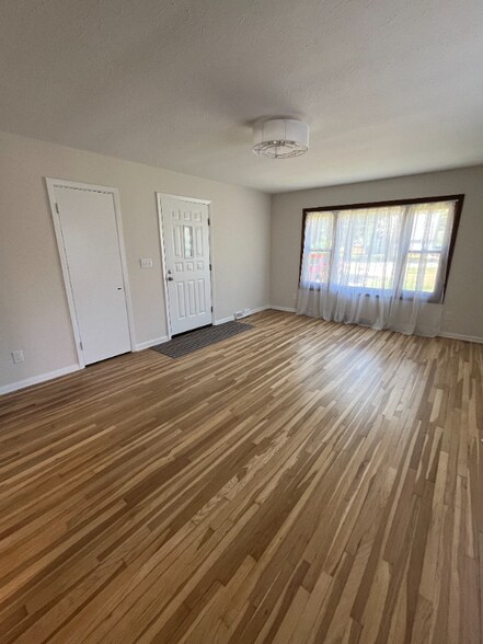 Building Photo - 33273 Electric Blvd