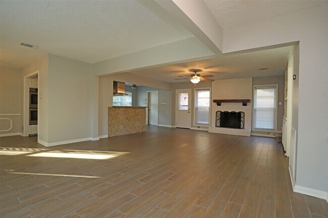 Building Photo - 12870 Westella Dr