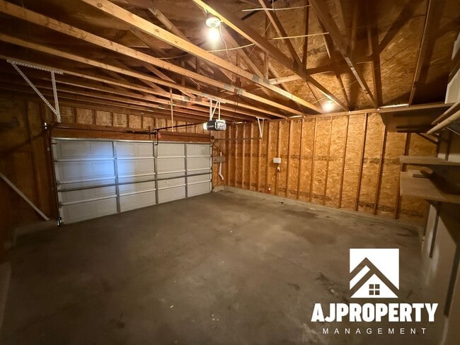 Building Photo - 409 Cottonwood Dr