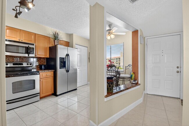 Building Photo - 14460 Strathmore Ln