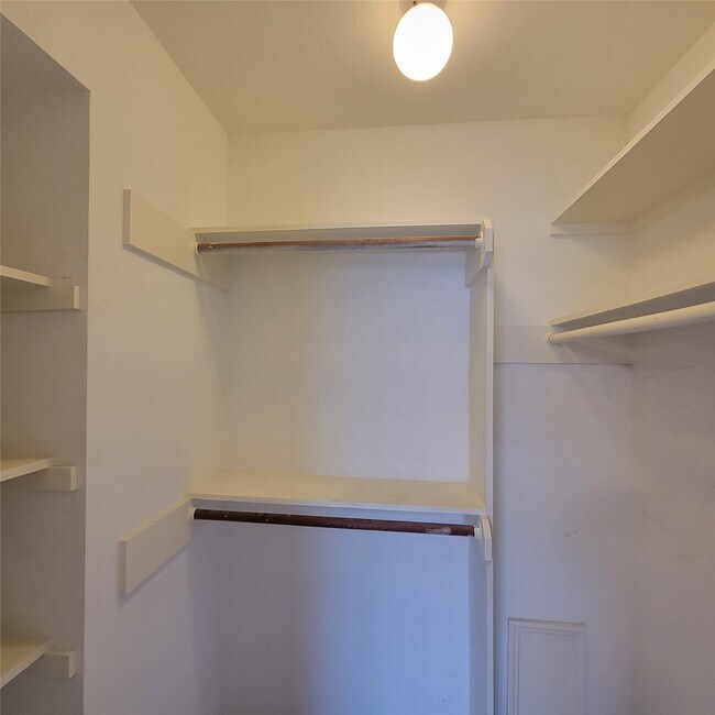 Building Photo - 1223 Augusta Dr