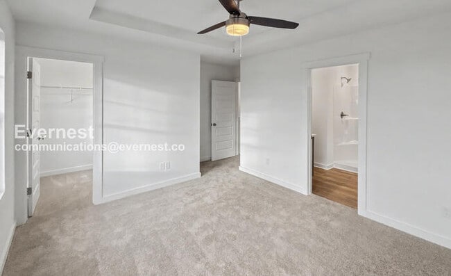 Building Photo - 3 Bed/3 Bath Townhome with Off-Street Parking / Pet-Friendly / Vouchers Accepted / Available Now!