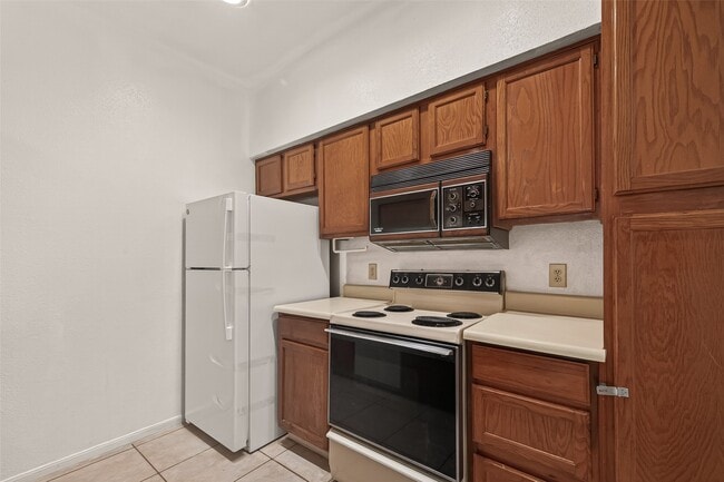 Building Photo - 2121 El Paseo St