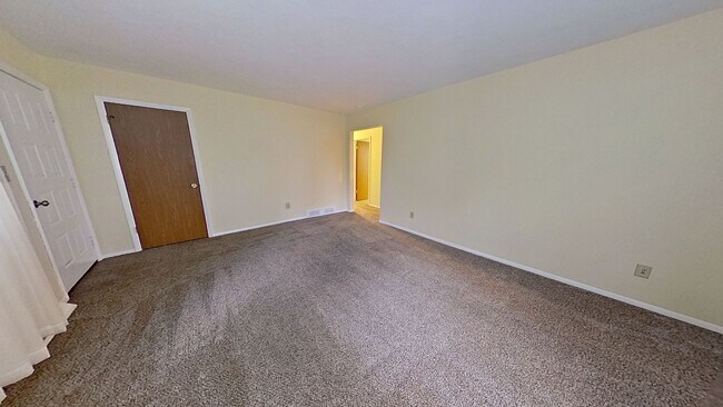 Building Photo - Semi-Detached 2 Bedroom Townhome