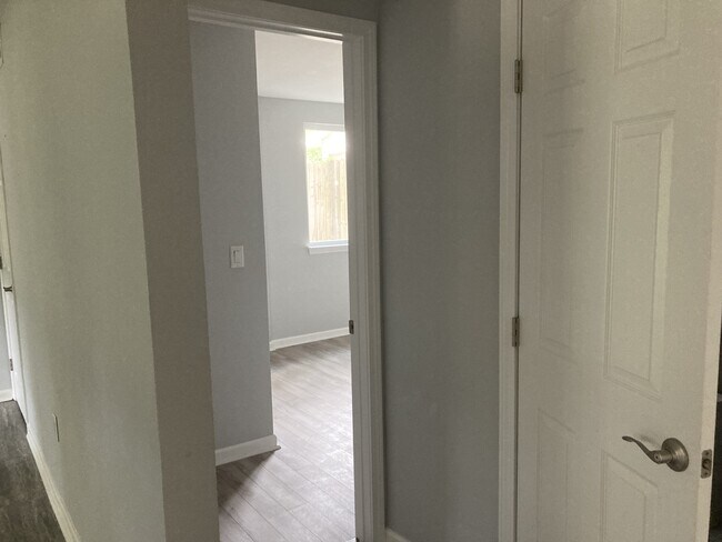 Building Photo - 719 Cypress Dr