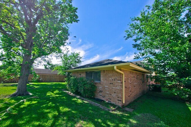 Building Photo - 8234 Misty Vale Ln