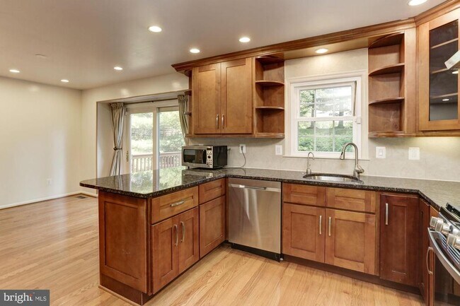Building Photo - 7133 Swansong Wy