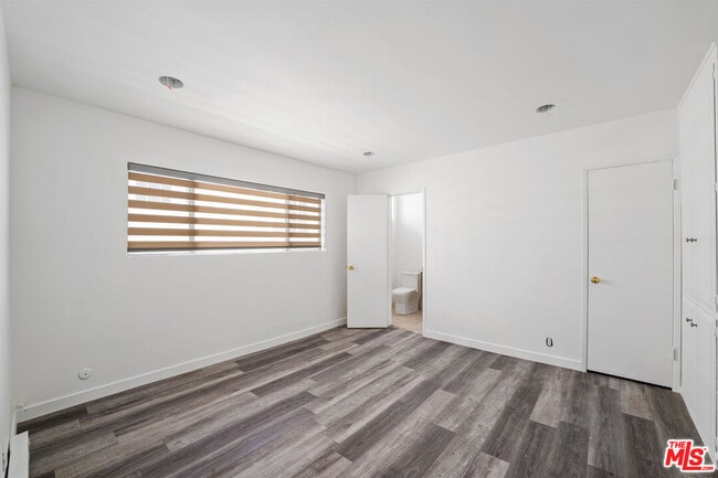 Building Photo - 733 Hayworth Ave