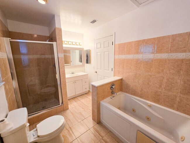 Building Photo - Charming 3 bed 2 bath house in Palm Bay