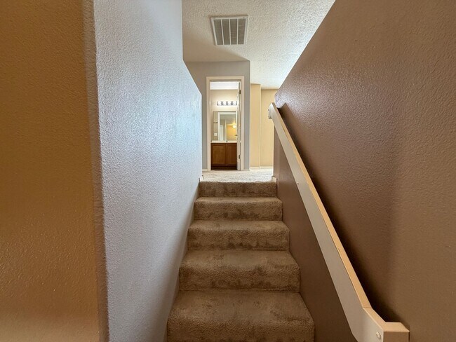Building Photo - 4 Bedroom Home Available Near McMahon Blvd NW & Universe Blvd NW!