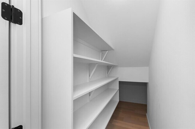 Building Photo - 5305 Ledesma Rd