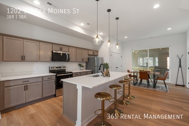 Building Photo - 1202 SW Des Moines St