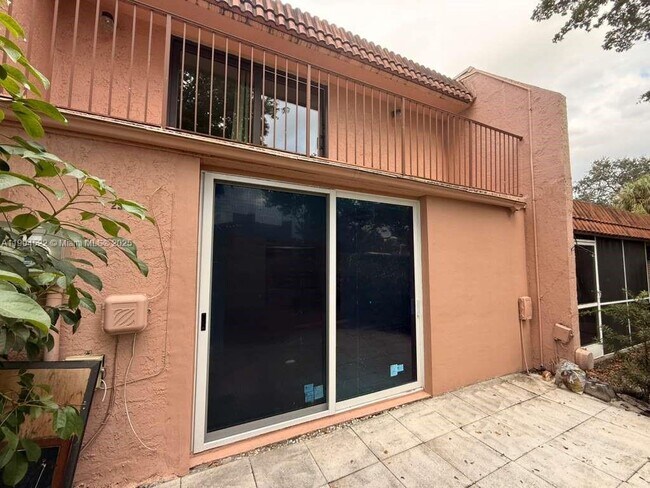 Building Photo - 23 N Valencia Dr