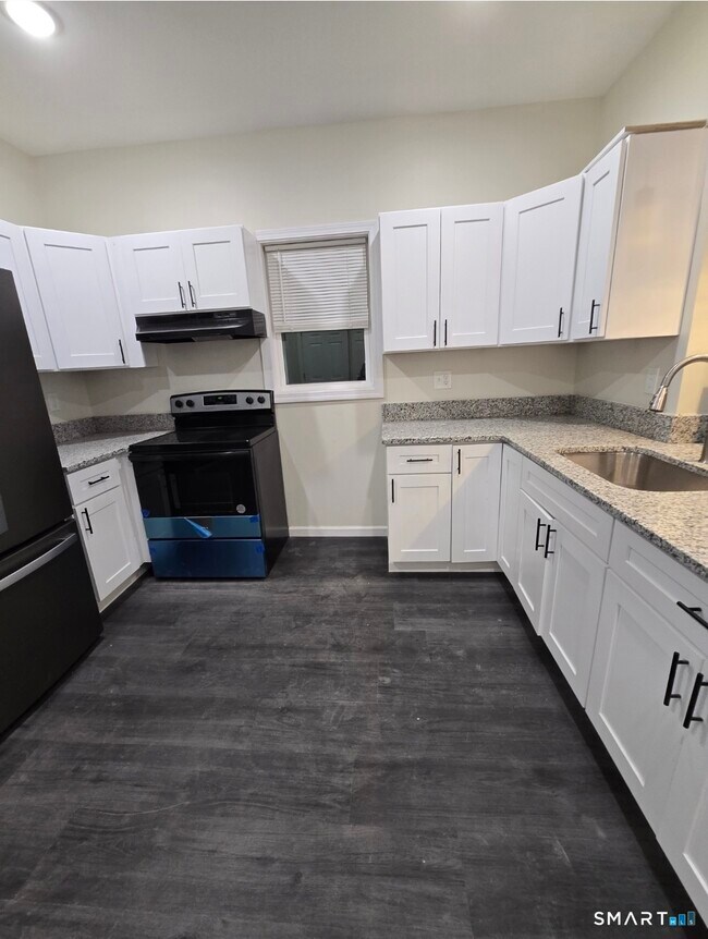 Building Photo - 48 Brook St