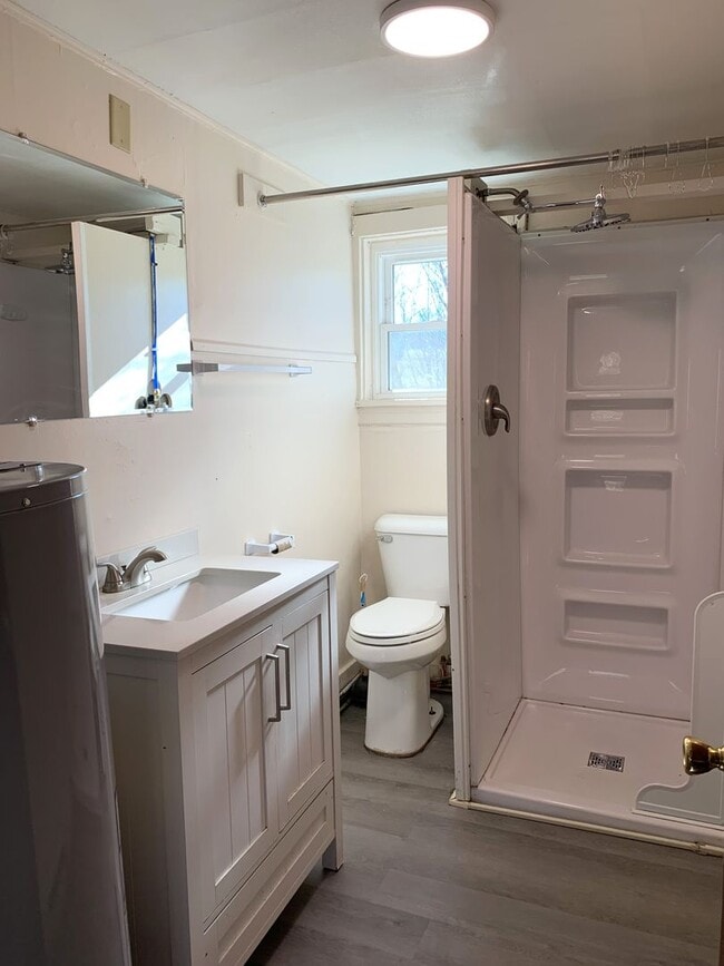 Building Photo - CONTRACT PENDING!! Single family home with...