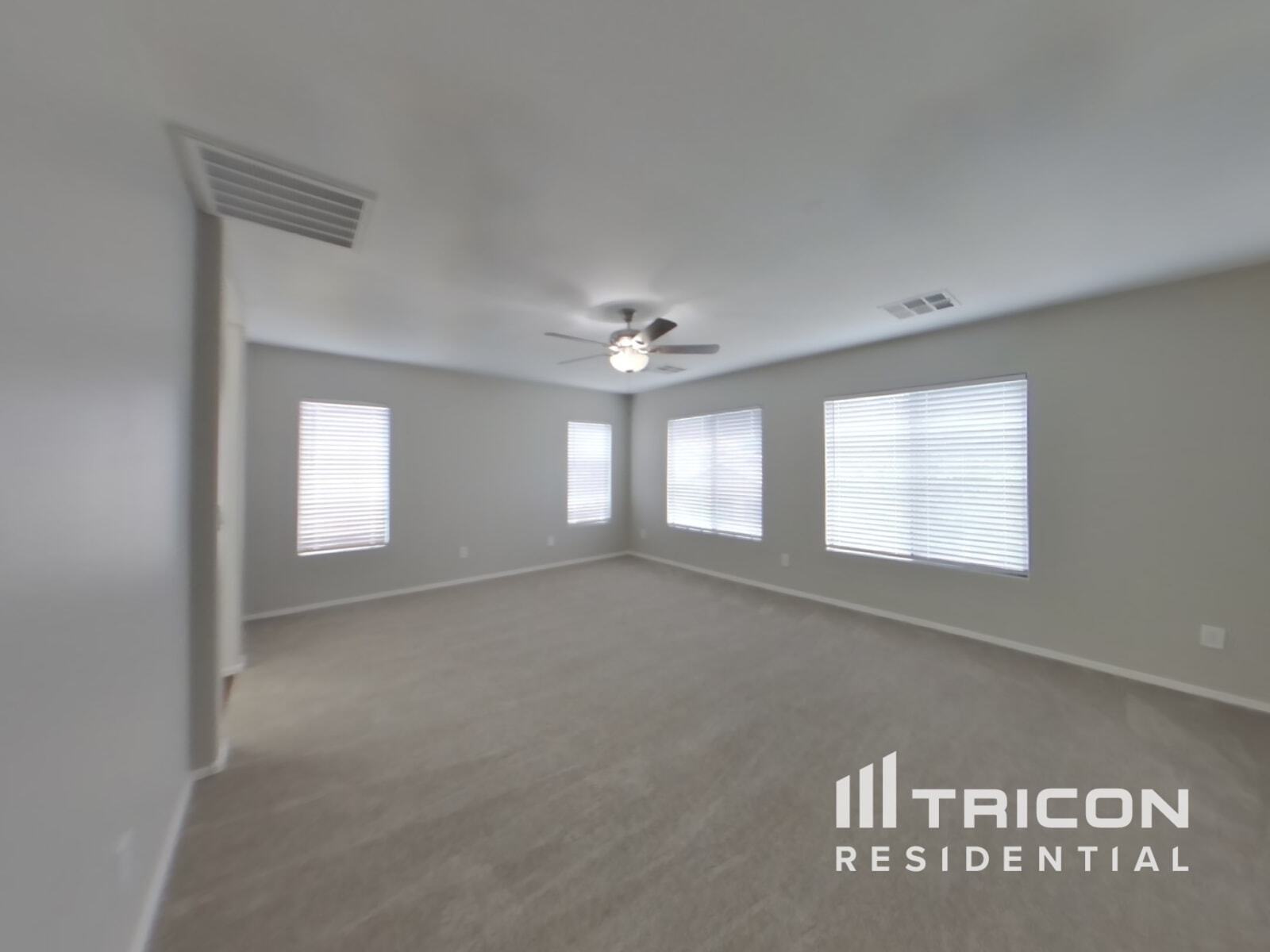 Building Photo - 4930 E Del Rio Dr