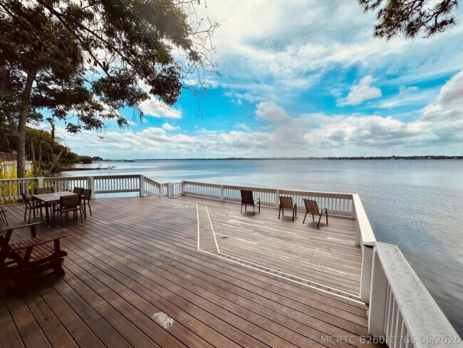 Building Photo - 225 S Tropical Trail