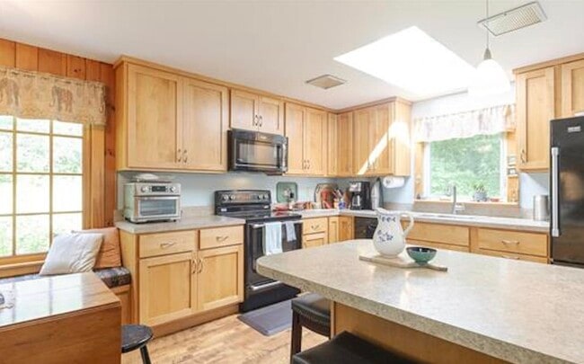 Building Photo - 51 Prospect Hill Rd