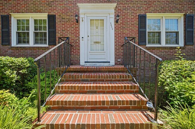 Building Photo - PINEWELL