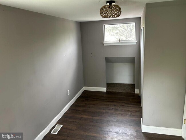 Building Photo - 451 Sawmill Ln