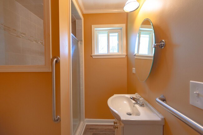 Building Photo - 115 Palmer Dr