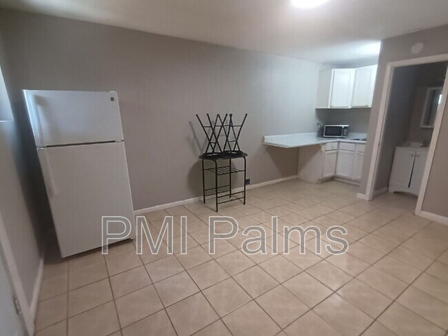 Building Photo - 2406 S 69th St
