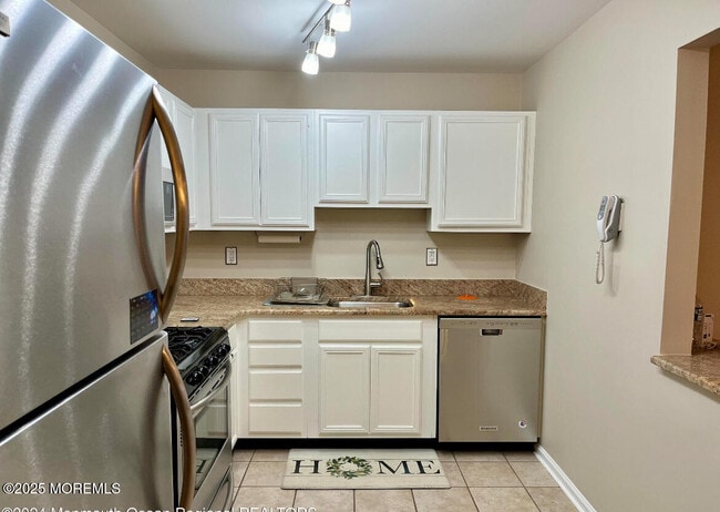 Building Photo - 102 Wedgewood Cir
