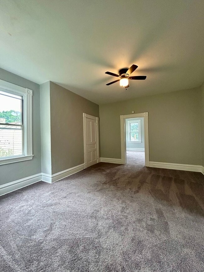 Building Photo - Large 3bd/ 1.5 bath Home w/Attic Room l Sp...