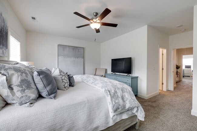 Building Photo - Townhome For Lease