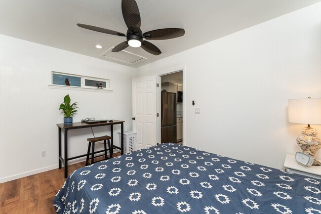 Building Photo - Unfurnished 1 bed/1 bath PET FRIENDLY - walk to beach, grocery, park