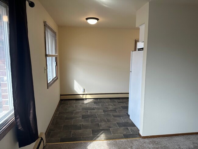 Building Photo - 644 S 60th St