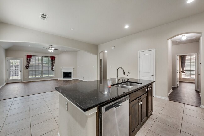 Building Photo - Charming 3-Bedroom Home with 2 Full Baths ...