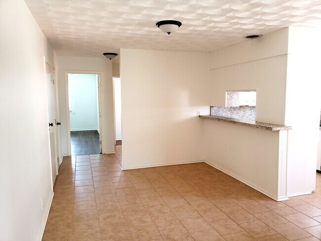 Building Photo - 2 Bedroom, 2 Bath Duplex in Lochwood