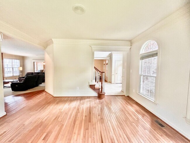 Building Photo - 10503 Aubinoe Farm Dr