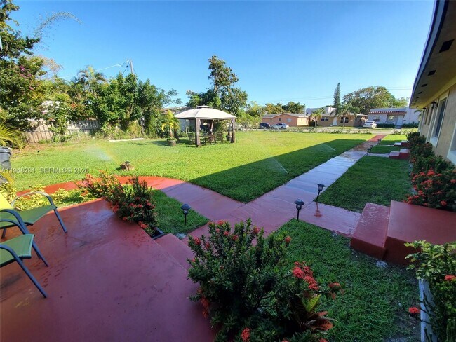 Building Photo - 2015 Funston St