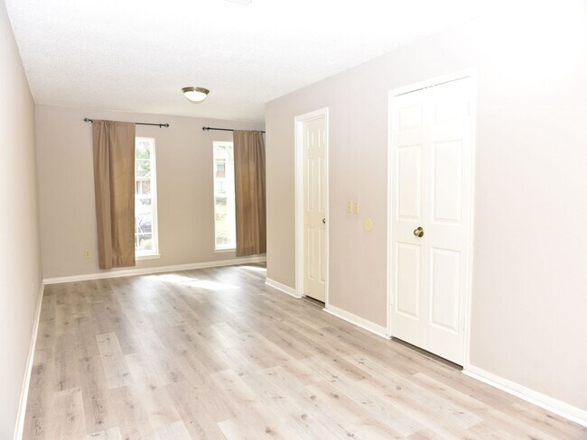 Building Photo - 9211 Rocky Valley Dr