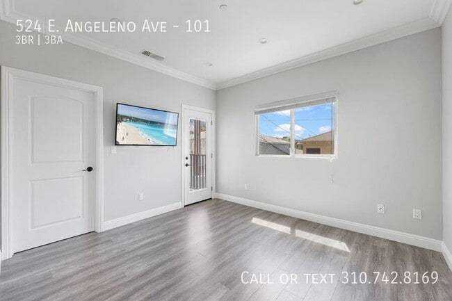 Building Photo - 524 E Angeleno Ave