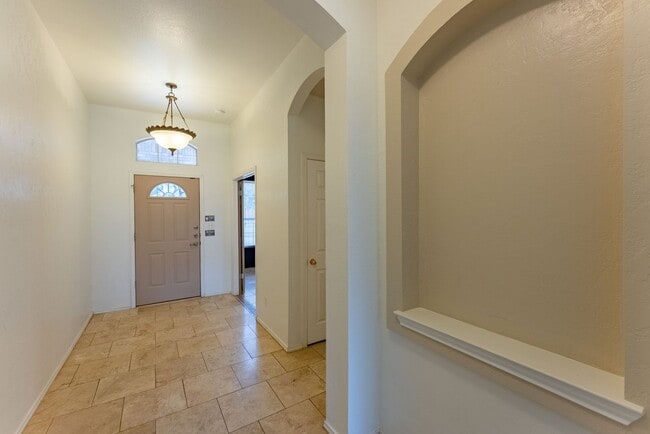 Building Photo - Alluring 3bd/2ba Lakeline Oaks Home in Cedar Park!