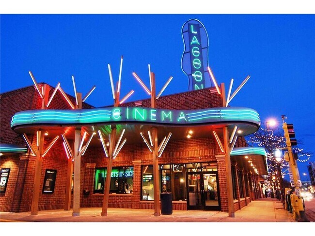 Building Photo - 1425 W 28th St