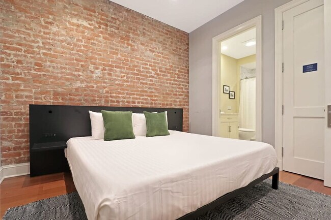 Building Photo - 822 Perdido St