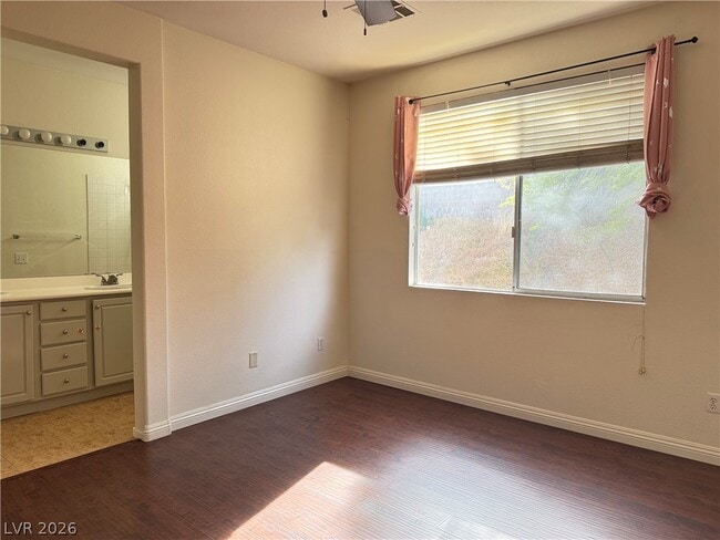 Building Photo - 313 Lilac Arbor St