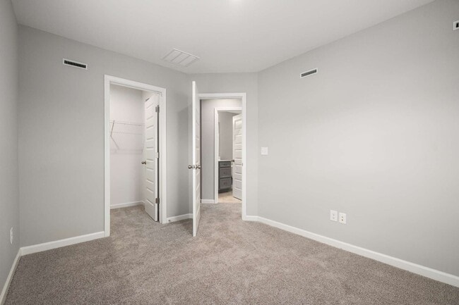 Building Photo - 5339 Bellflower Hls