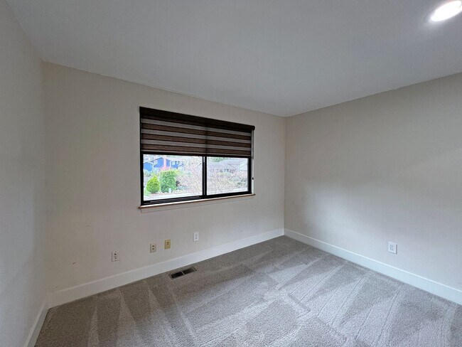 Building Photo - Gorgeous 3 Bedroom 2 Bath Home in Desirable Fairwood, Renton