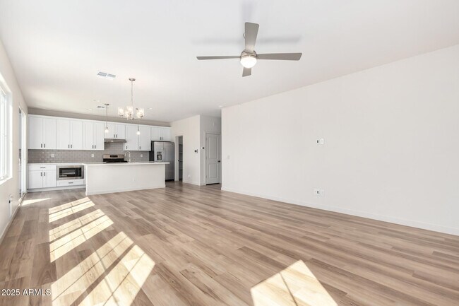 Building Photo - 6556 N 15th Dr